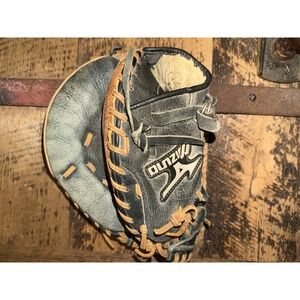 Mizuno GXC-105D2 Boys Small Fully Broken In Baseball Catchers Mitt Right Throw